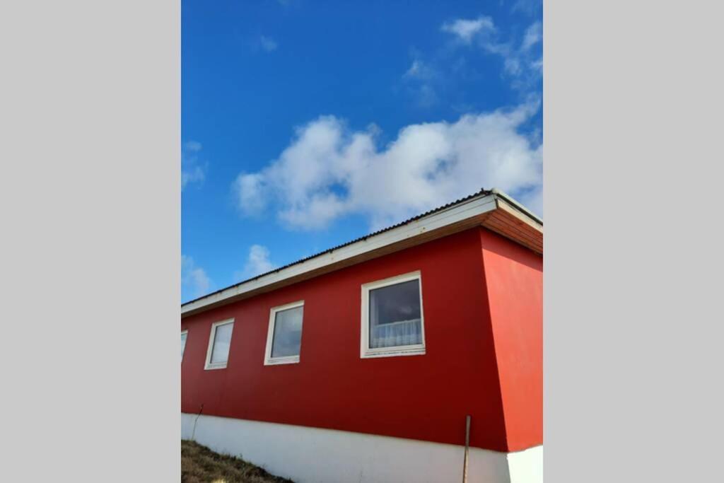 The Red House Near The Sea Njarthvik Exterior foto